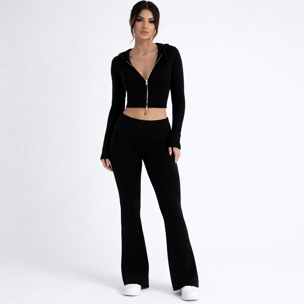 Completo aderente da donna con cappuccio