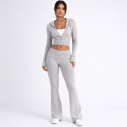 Completo aderente da donna con cappuccio